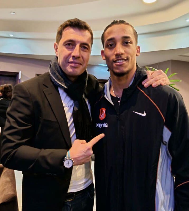 Героите на Челси показаха уважение към България