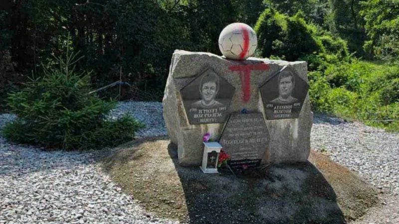 Вандали поругаха паметника на Гунди и Котков край Витиня!
