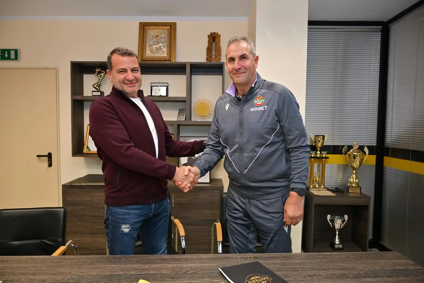 Херо поведе канарчетата