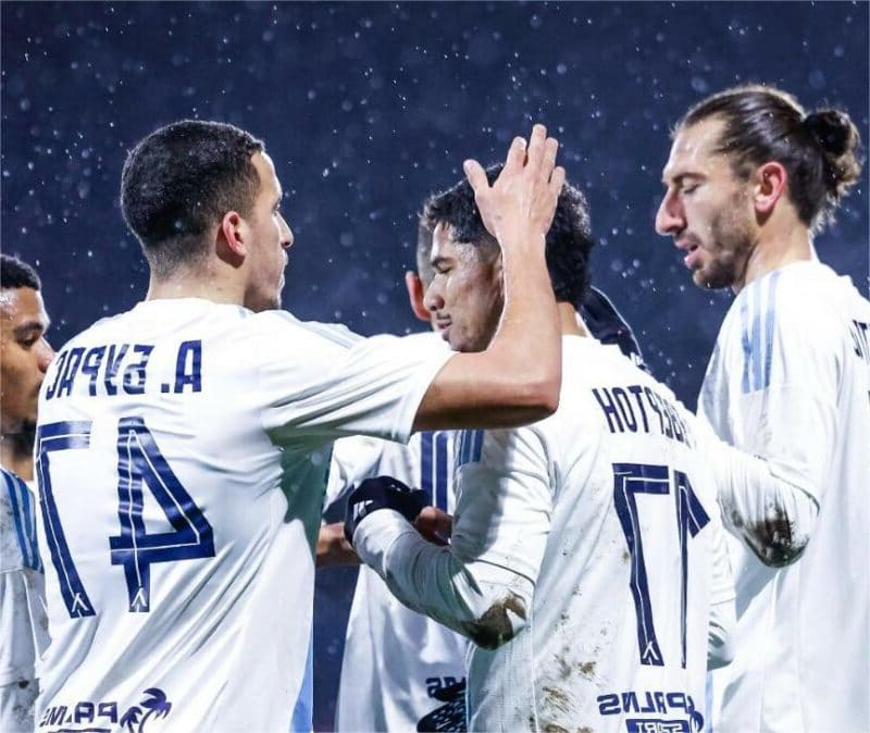 Левски с мощен залп във Варна! Сините отнесоха Спартак