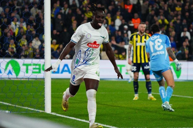 Бивш голаджия на ЦСКА спря Фенербахче за титлата(ВИДЕО+СНИМКИ)