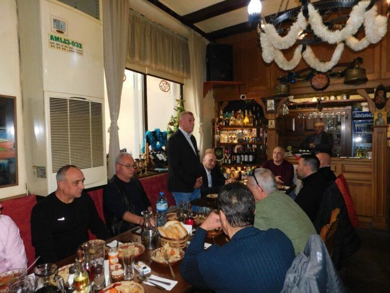 Ветераните на Етър се събраха в култово заведение