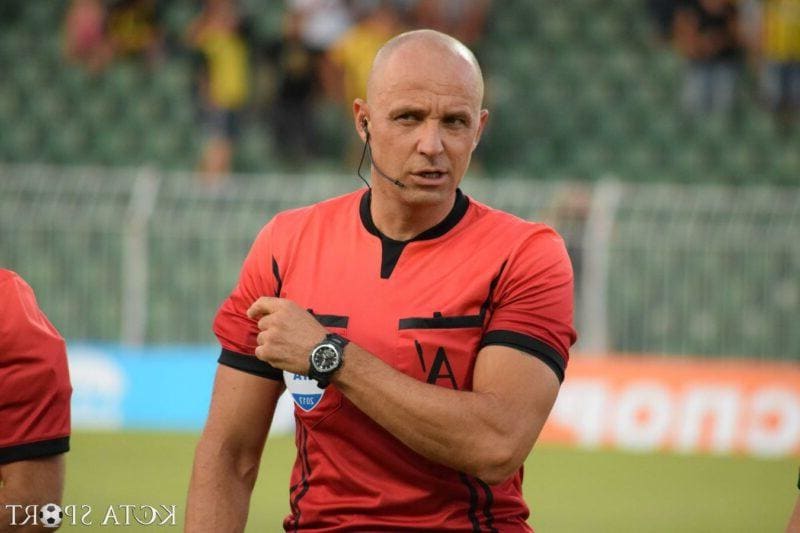 2010 г.: шефът на съдиите гони двама за меле като на Левски – ЦСКА, на терена са „сините“ и… Христо Янев