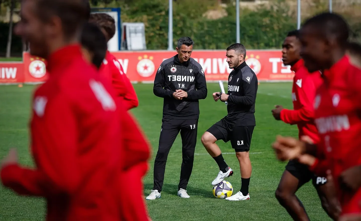 ЦСКА започва подготовка с поне трима нови! Янев дал списък с желани от родния елит