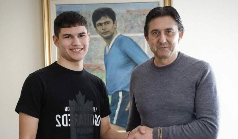 Левски подписа със Стоилов