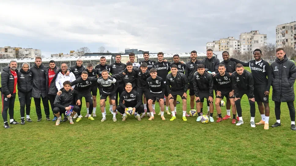 Локомотив проведе историческа тренировка