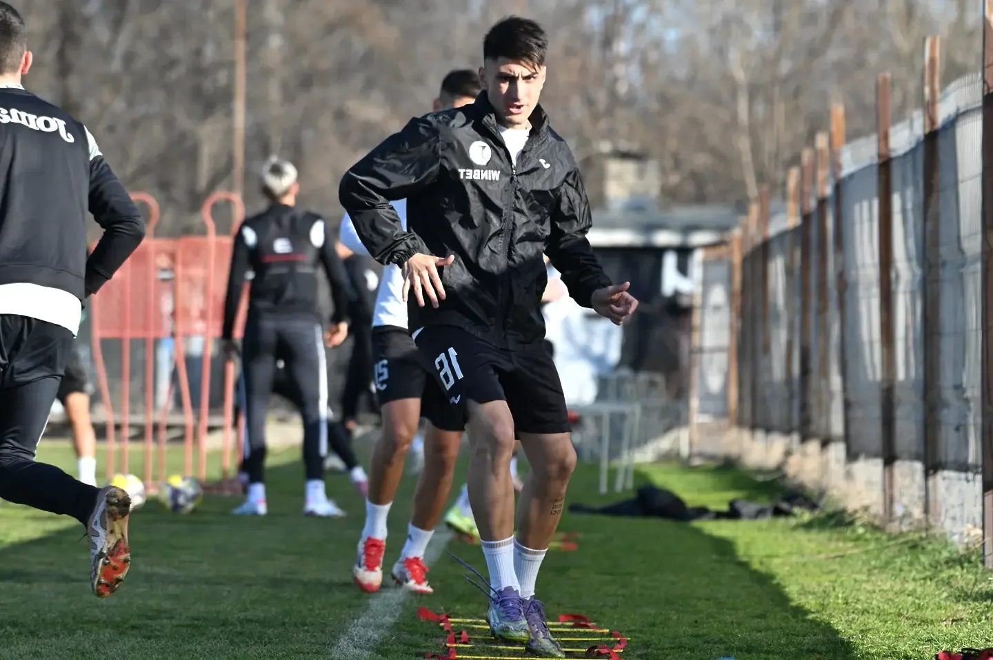 Играч на Локомотив стана „жертва“ на войната в Близкия Изток