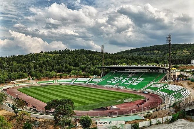 Локо Пд заявява два стадиона за Европа