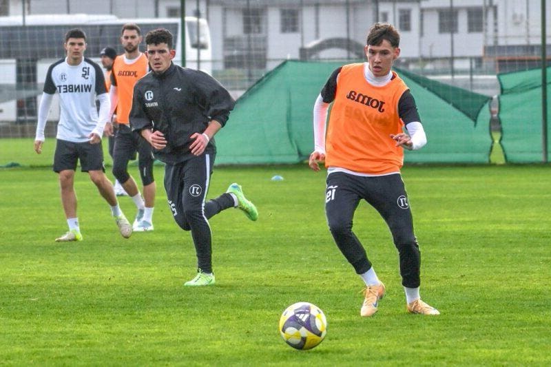 Синът на Кривия с тежка контузия – напусна лагера на Локо (Пд)