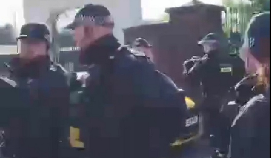 Ранен полицай и изкъртени седалки при безредиците на Дери Сити – ЦСКА, води се разследване