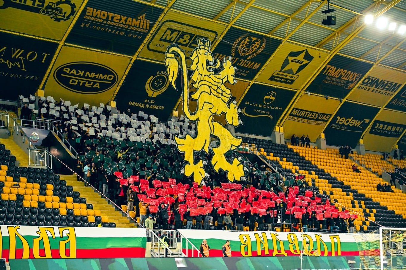 „Когато трибуните горят – отборът гори“: Ботев (Пд) с мощен апел към феновете