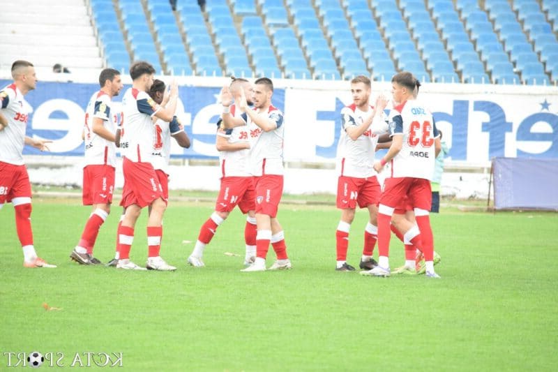 Марек отнесе Хебър