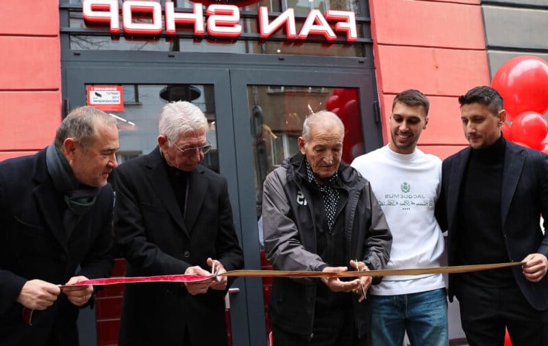 ЦСКА откри новия си фен магазин (СНИМКИ)