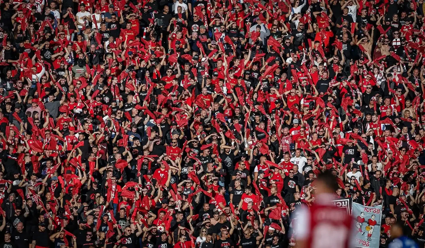 Червени фенове: Браво за духа! Мача си го усложни Янев