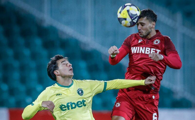 Новият „червен“ шеф в средата на терена