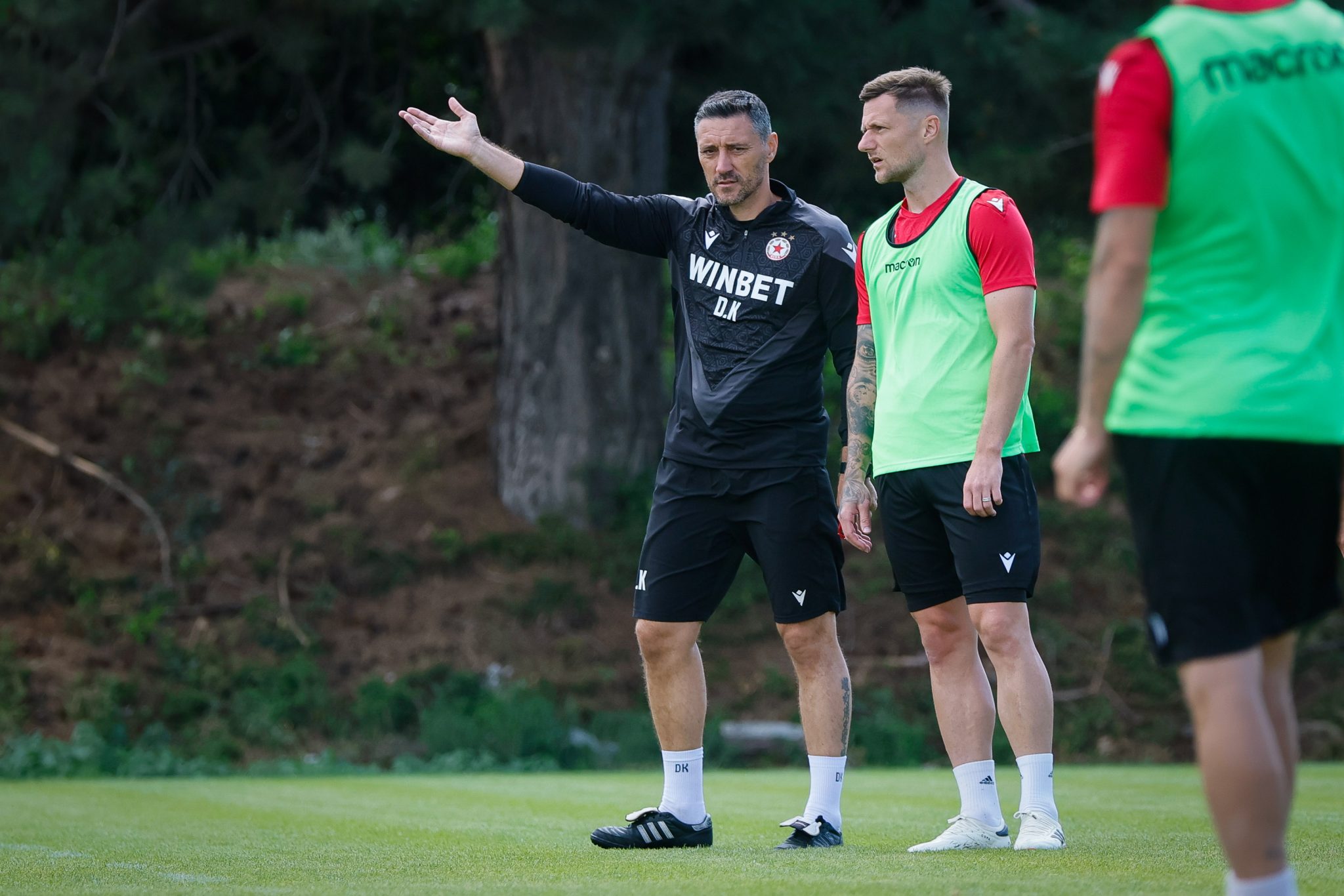 Керкез набляга на ситуации в отбрана и в нападение, Илиан Илиев тренира на облекчен режеим