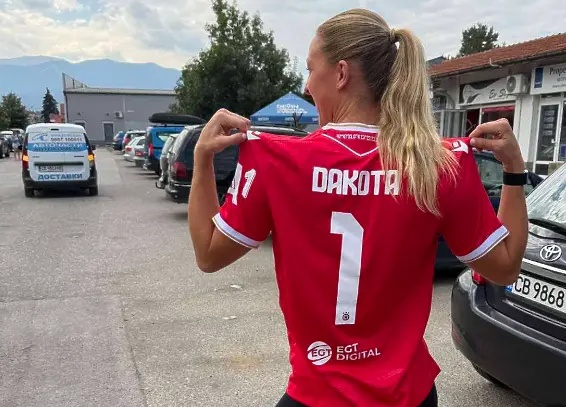 Дакота Дичева се превърна в „най-известната фенка на ЦСКА“