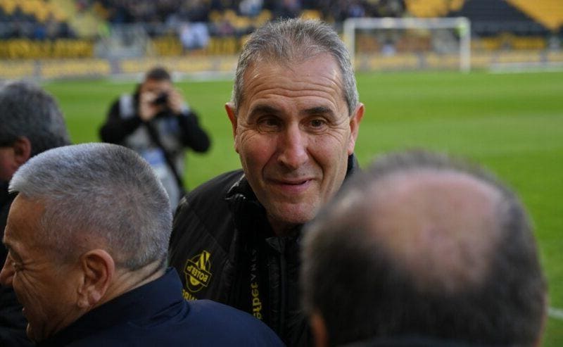 Херо срещу Левски: ритник от президент, обвинения за хванати играчи, съдийски скандали, служебни резултати и какво ли още не…