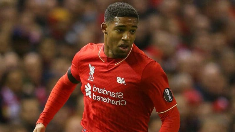 Дерек Асамоа докарал в Локо (Сф) бивш футболист на Ливърпул