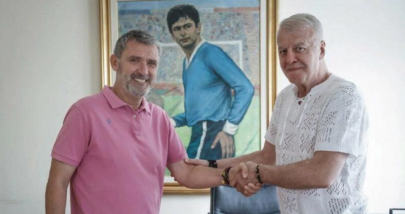 Хулио Веласкес насочил Левски към новия директор на школата