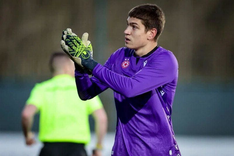 Лапоухов отсрами родния елит: само вратарят на ЦСКА попадна в световен Топ 100