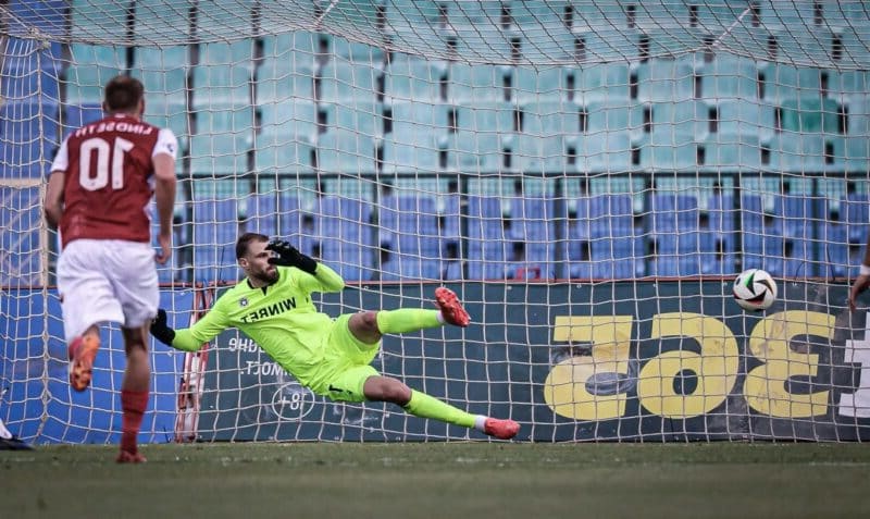 Бусато дебютира със суха мрежа в Бразилия