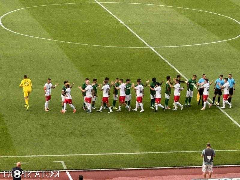Берое победи Добруджа, гостите доиграха мача с 9 души