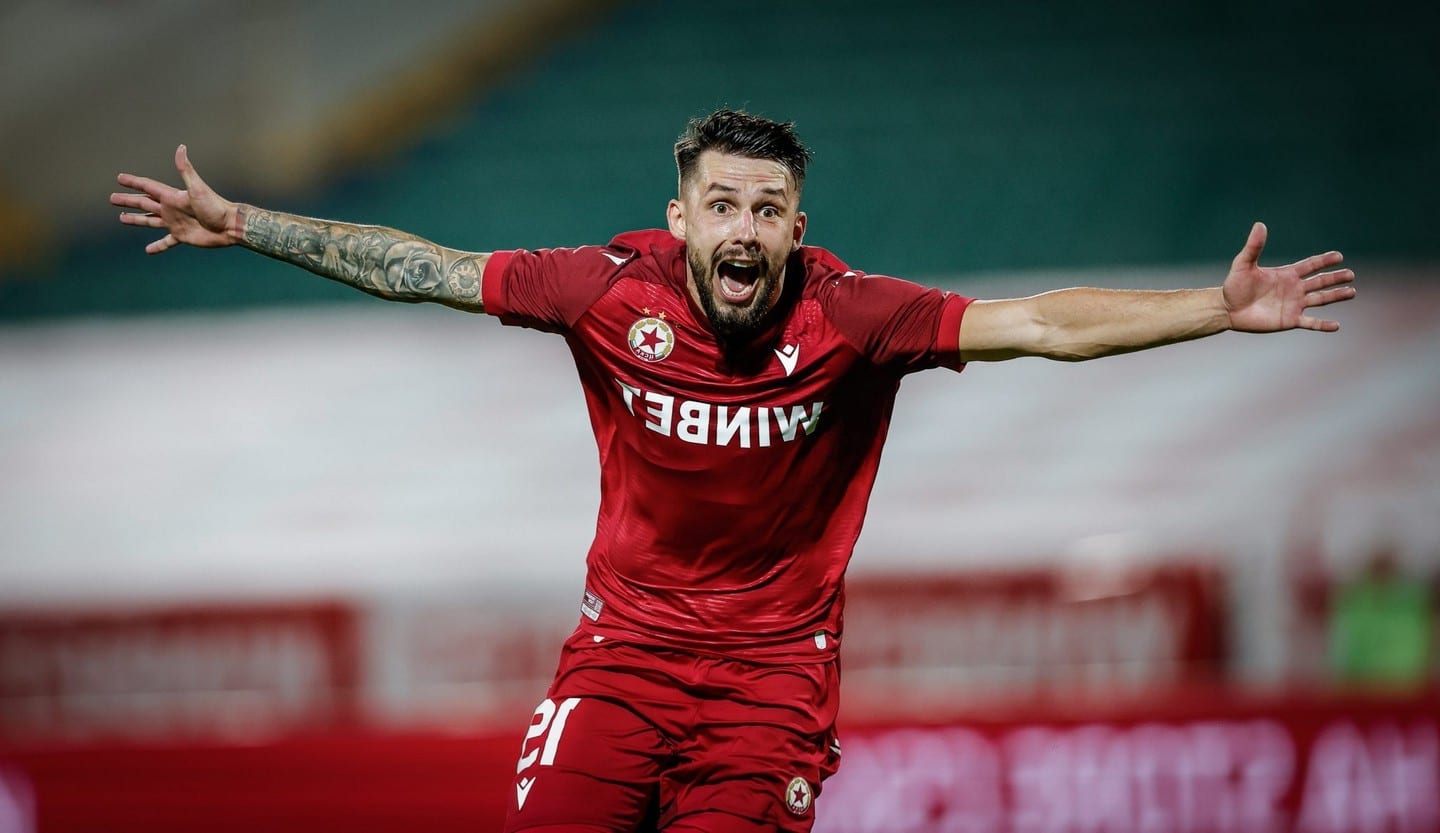 Двама (засега) оцеляха при „червената“ трансформация