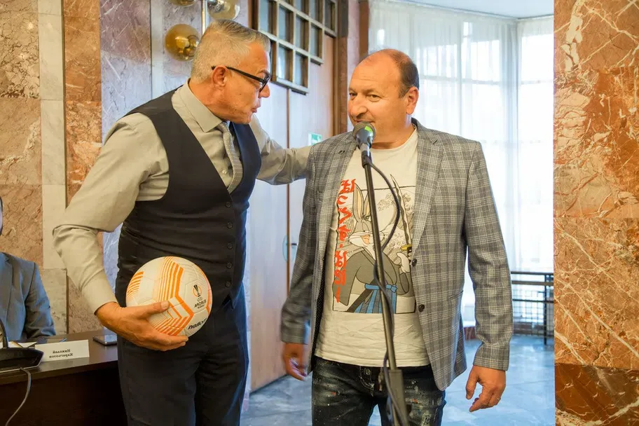 Лудогорец може да хвърли и милион за нов треньор