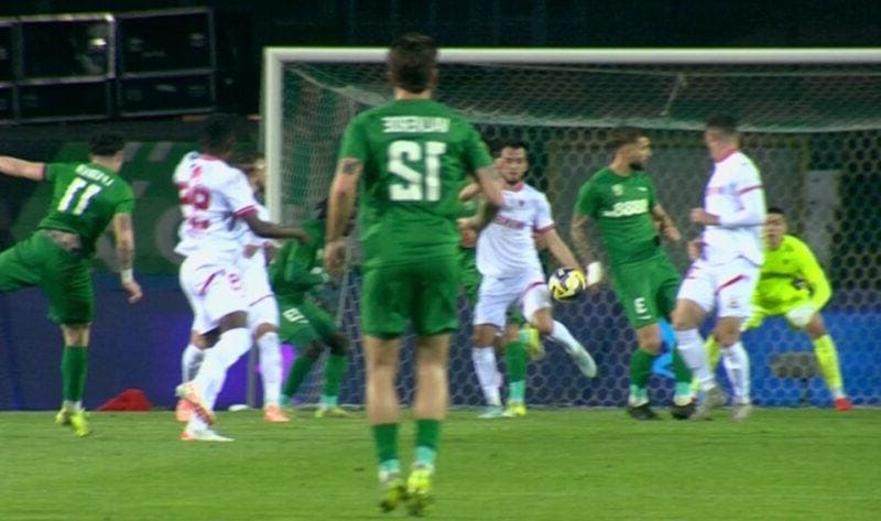 Футболистите на Берое питат за играта с ръка на Лапеня: Дузпа?