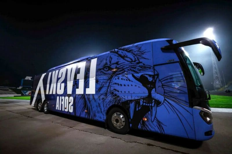 Новият автобус на Левски грейна в специализиран сайт