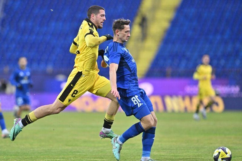 Преди дербито с ЦСКА: картони извадили Търдин от титулярите на Левски