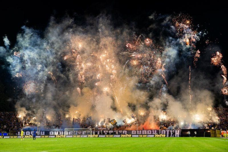 Феновете на Левски изкупиха 15 000 билета за дербито