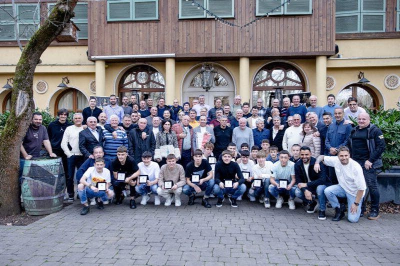 „Сини сърца“ отново събра куп легенди на Левски, Георги Цветков дари ценна реликва