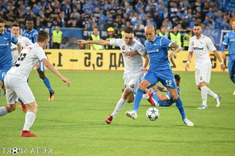 Левски не може да бие Славия във важен мач