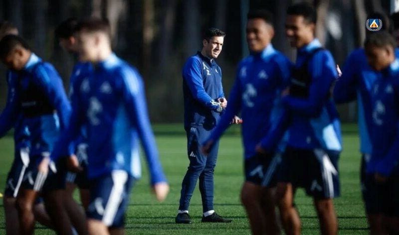 На „Герена“ търсили защитник от месец