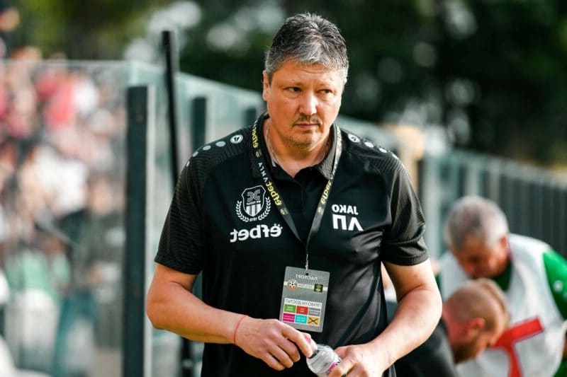 Собственикът на ЦСКА е осигурил самолет за прибирането на Любослав Пенев