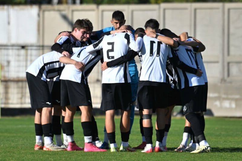 Преместиха мач от Трета лига на „Лаута“