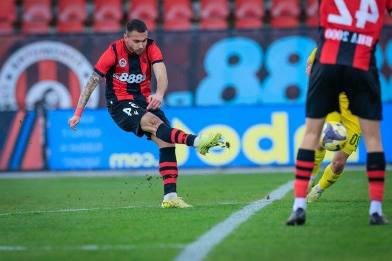 Локомотив София задълбочи кризата в Септември