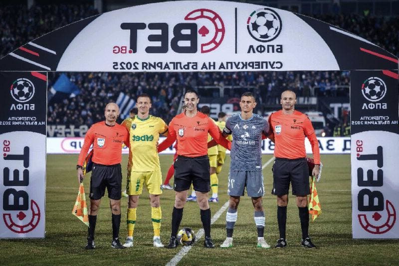 Левски опитал да спре Гребенчарски за дербито с ЦСКА, БФС отрязал „сините“