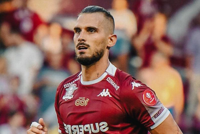 Дуганджич отрязал два румънски клуба заради Левски