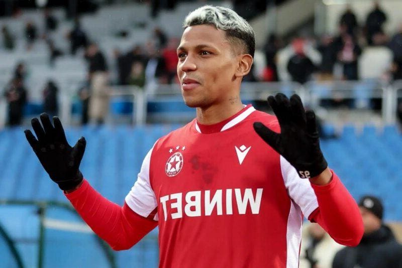 Освен че изнервил ръководството на Левски с изисквания: Кареасо притеснявал и с травми