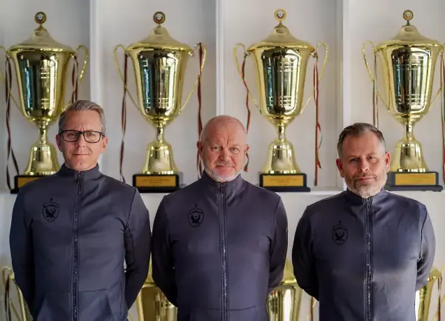 Дясната ръка на Хьогмо откри фирма