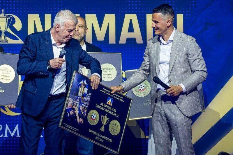 Мечката с емоционална реч за Сираков, „синята“ легенда: Този и високото момче от Пловдив ми скъсаха нервите за пари! (ВИДЕО)