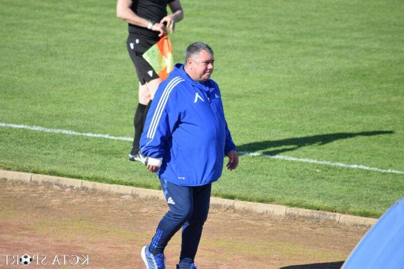 Босът на Гигант гледа своите с анцуг на Левски, докато „сините“ бият ЦСКА, а в Несебър става 7:2 (СНИМКИ)