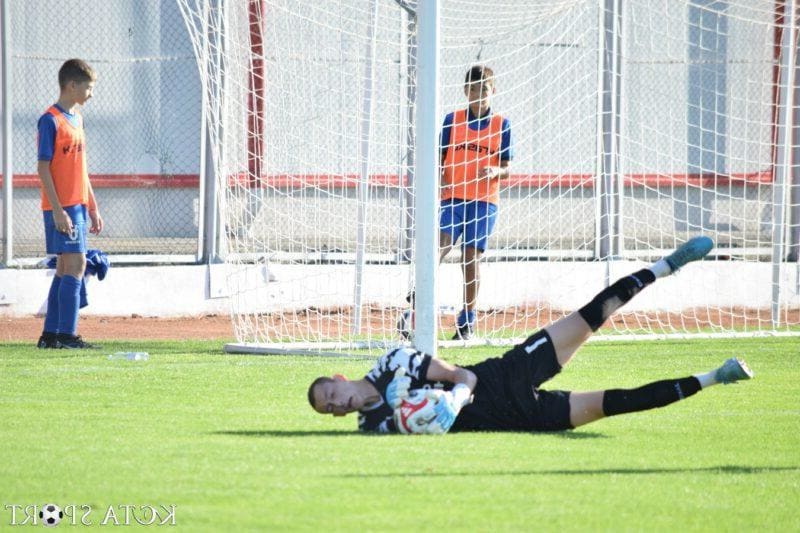 ЦСКА привлича вратар на Черноморец