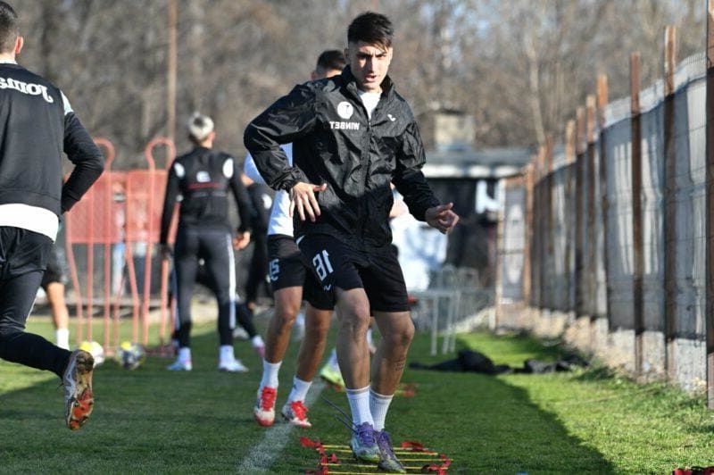 Трима футболисти на Локомотив Пловдив подновиха тренировки