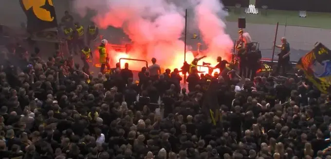 Голяма драма! Пожар прекъсна голямо дерби в Швеция!