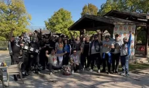 Фенове на Спартак и Славия първо пиха заедно,а после се биха!(ВИДЕО) Фенове на Спартак и Славия първо пиха заедно,а после се биха!(ВИДЕО)