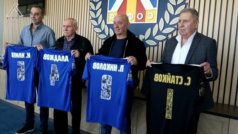 Легенда на Левски подкрепи Боби Михайлов, Любо Пенев и Петър Хубчев